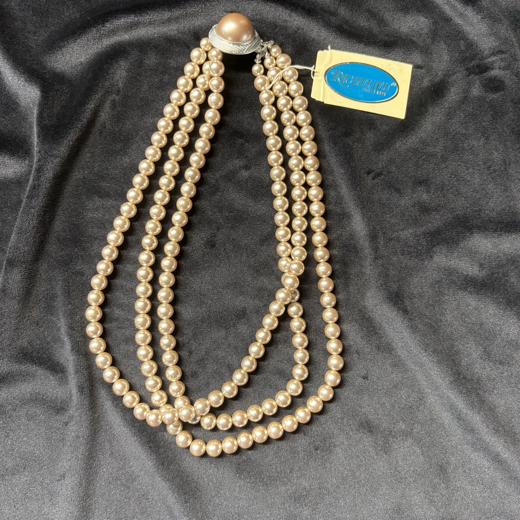Vintage Richelieu 3 Strand Faux Pearl Necklace 25$